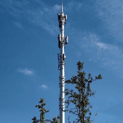 Hot dip galvanized thép ăng-ten Monopoles với nền tảng