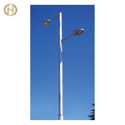 Một cánh tay ống thép có thể tùy chỉnh điện đường phố đèn cột với Hot-Dip Ống mạ
