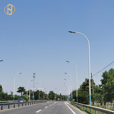 Cột ánh sáng đường phố 6-15M Cực nhẹ bằng thép chống ăn mòn với nhiều thiết kế