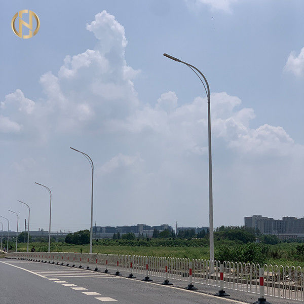 Hot-Dip Galvanized Q235B Street Light Pole với màu sắc tùy chỉnh
