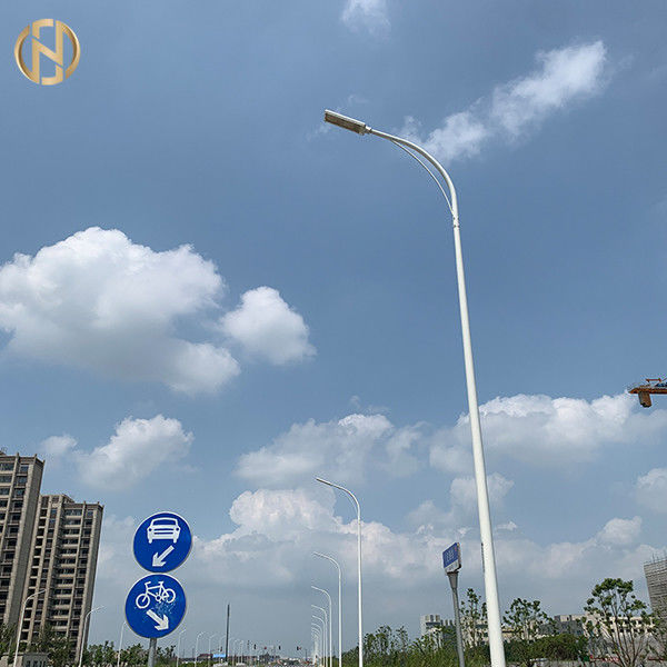Thép cực Nhà sản xuất 12M Mạ kẽm Street Light Cực Thép đơn Arm