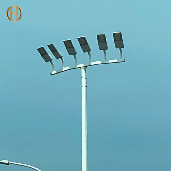 Cột cột cao 30m với hệ thống nâng và thép kẽm nóng để chiếu sáng sân vận động và tuổi thọ 50.000 giờ