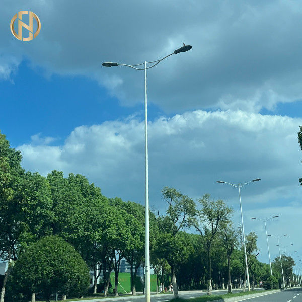 3m 6m 8m 12m tùy chỉnh Hot Dip Galvanized Octagonal Solar Road Light Pole Design
