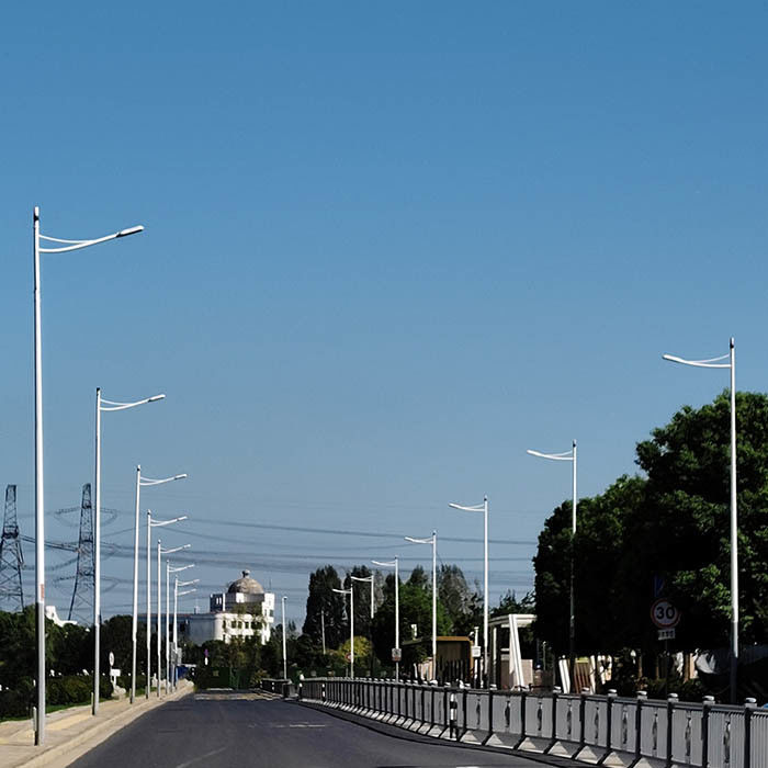 Thang thiết kế tùy biến cho đèn đường mặt trời với thép kẽm nóng