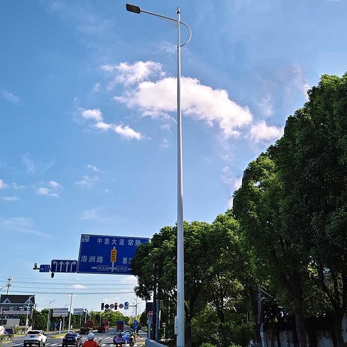 Thiết kế tùy biến Đường chiếu sáng năng lượng mặt trời Thép kẽm nóng