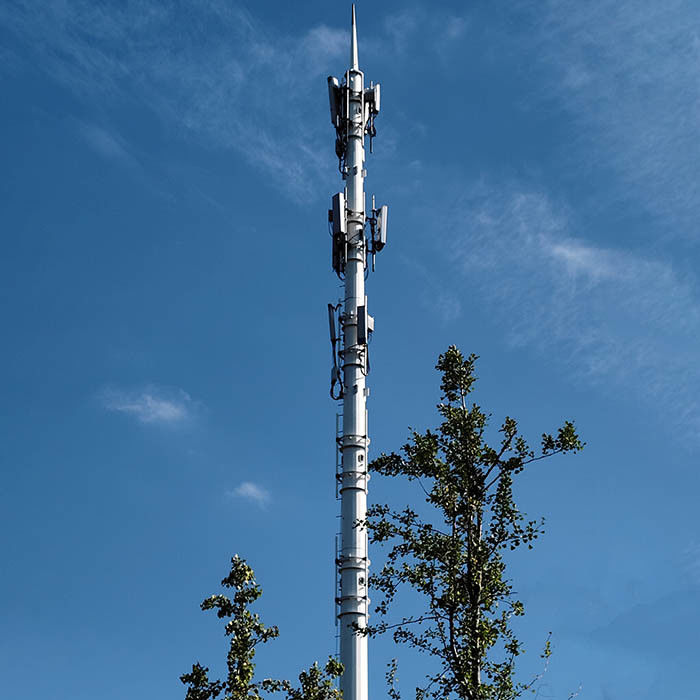 Hot dip galvanized thép ăng-ten Monopoles với nền tảng