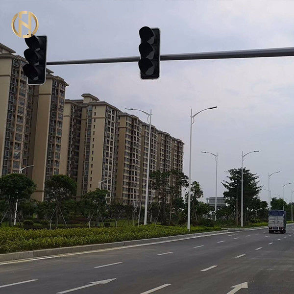 T loại hình trụ mạ kẽm hình bát giác Chiều cao tùy chỉnh cho tín hiệu giao thông