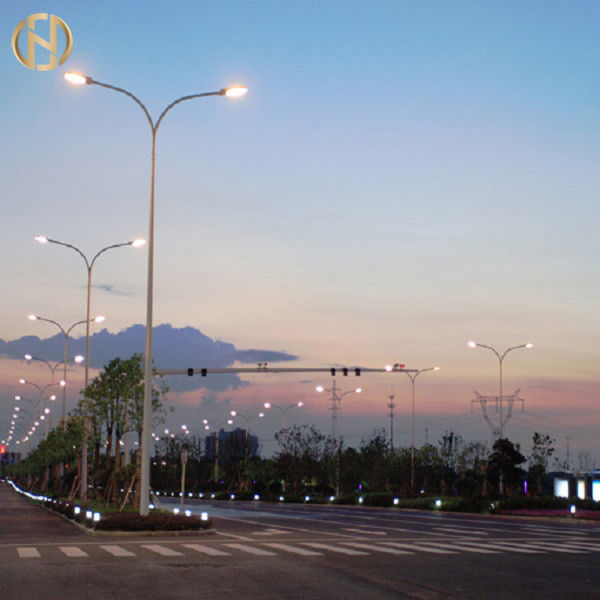 3 ~ 15m Thép chiếu sáng Cực sơn tùy chỉnh Màu chống gió