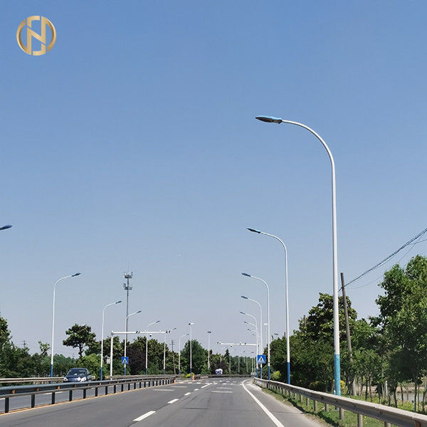 Cột ánh sáng đường phố 6-15M Cực nhẹ bằng thép chống ăn mòn với nhiều thiết kế
