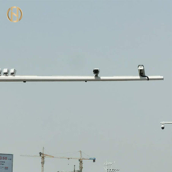 Camera quan sát thép Q235B đăng 6M * 9M Hình dạng bát giác cho giao thông trong hình chữ L
