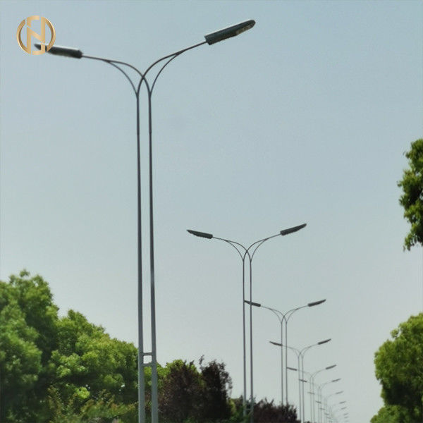 6 7 8 9m Cột ánh sáng đường phố năng lượng mặt trời Hai cánh tay Cực chiếu sáng đường phố ngoài trời