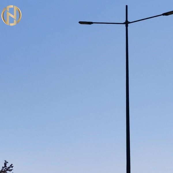 Hot-Dip Galvanized Q235B Street Light Pole với màu sắc tùy chỉnh