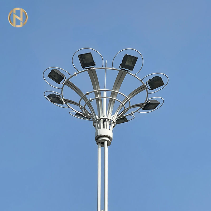 Cột cột cao 30m với hệ thống nâng và thép kẽm nóng để chiếu sáng sân vận động và tuổi thọ 50.000 giờ