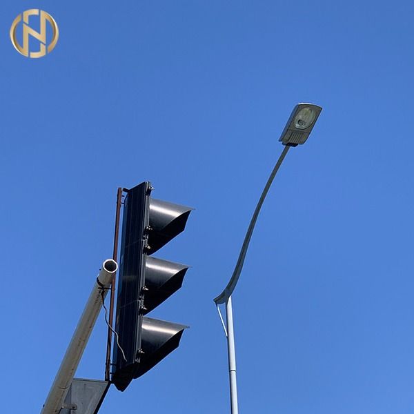 Hot-Dip Galvanized Q235B Street Light Pole với màu sắc tùy chỉnh
