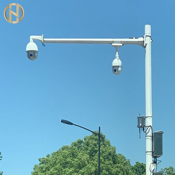 Mạ kẽm nhúng nóng Astm Gr65 7.8m Cantilever Traffic Light Pole