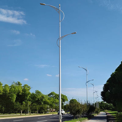 Cột đèn đường thiết kế tùy chỉnh với vật liệu thép mạ kẽm nhúng nóng cho ngoài trời